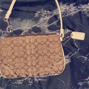 The cutest little wallet ever !